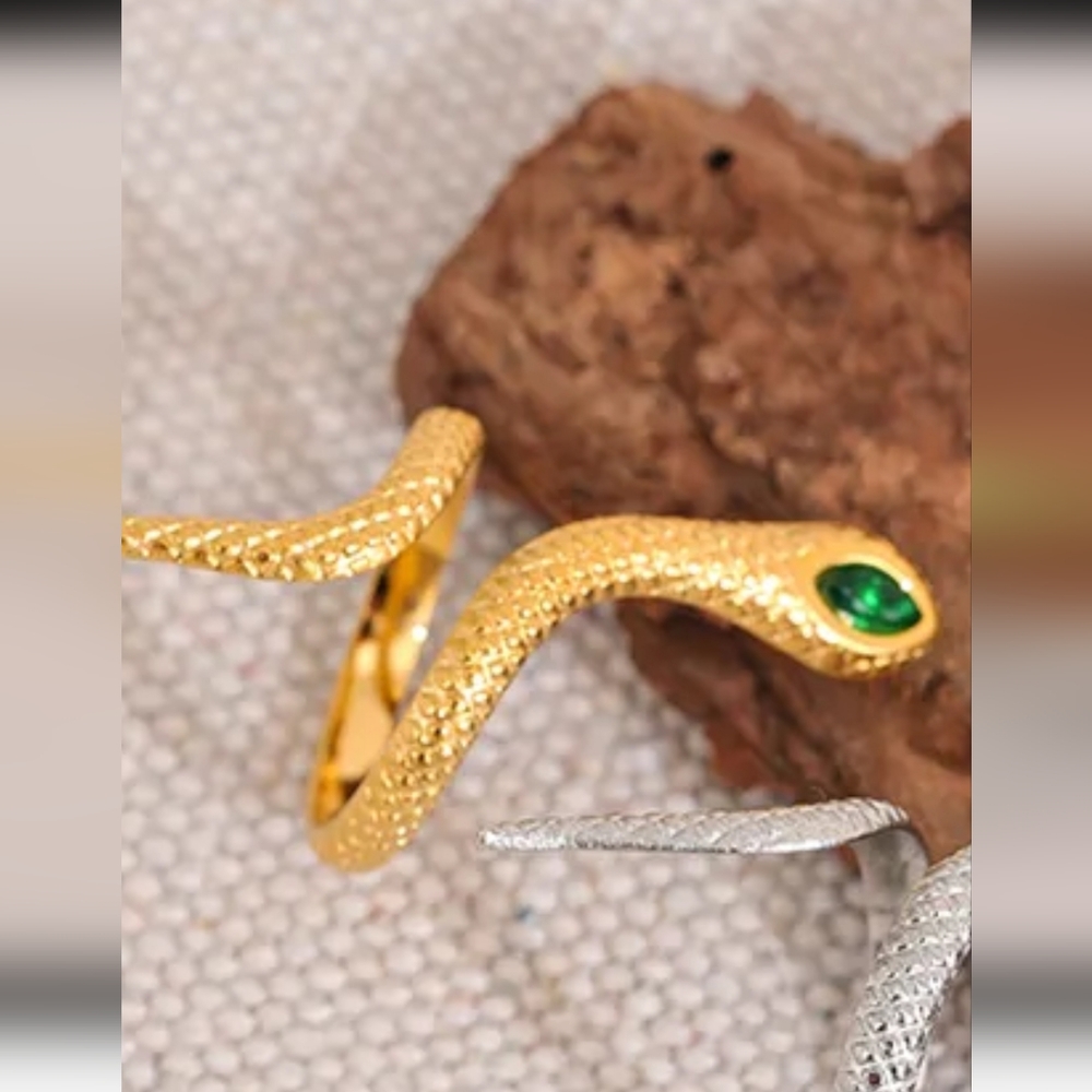 [[PRICE DROPPED))    18kgold plated ring Stainless steel